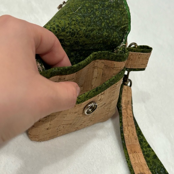 HANDMADE Women’s Leaf Print Button Coin Purse Wristlet Wallet - green & brown - Picture 5 of 11